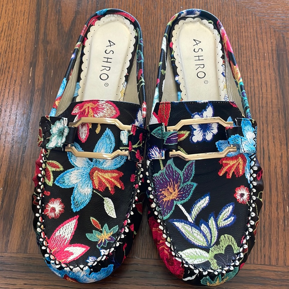 Ashton Slip on Size 12 Fit a 9 1/2